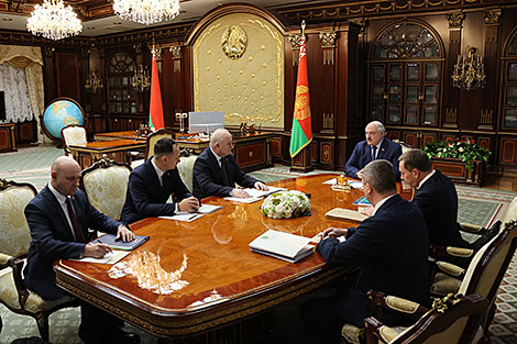 Лукашэнка: усякая фінансавая дзейнасць павінна быць падпарадкавана інтарэсам эканомікі