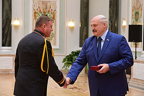 Лукашэнка: мы выстаялі і таму жывём у мірнай краіне, але расслабляцца пакуль рана