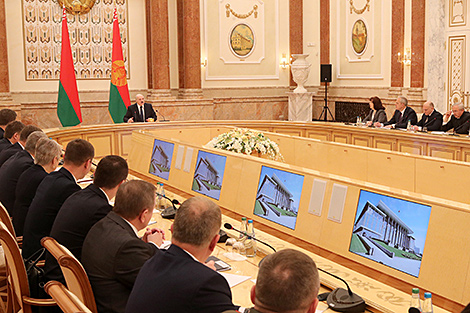 Лукашэнка: усе рашэнні, якія ўплываюць на лёс Беларусі, павінны прымацца толькі ўнутры краіны