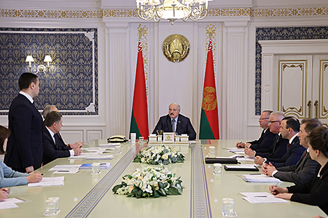 Лукашэнка паставіў задачу ў 2024 годзе жалезабетонна вызначыцца з сістэмай паступлення