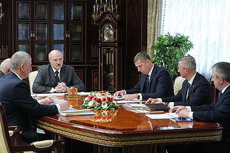 Няма дэфіцыту і ажыятажу - Лукашэнку далажылі аб сітуацыі на спажывецкім рынку і цэнаўтварэнні