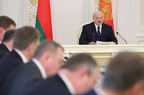 Лукашэнка правёў з кіраўніцтвам Савета Міністраў нараду па эканамічных пытаннях