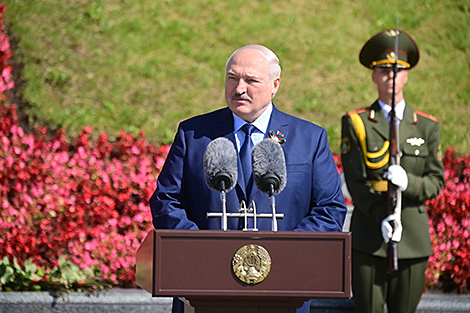 Выступленне Лукашэнкі на цырымоніі ўскладання вянка і кветак у мемарыяльным комплексе 