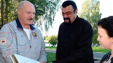 Лукашэнка правёў нефармальную сустрэчу з вядомым амерыканскім акцёрам Стывенам Сігалам