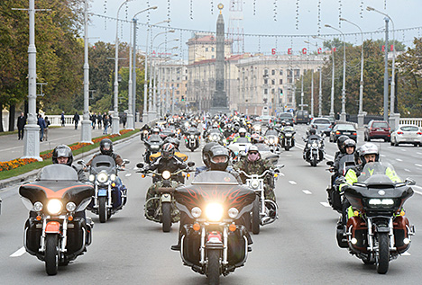 Лукашэнка на Harley-Davidson прыняў удзел у міжнародным байкерскім фестывалі