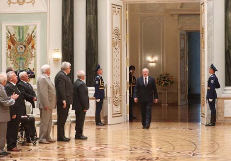 Лукашэнка: суверэнітэт Беларусі - гэта людзі, якія шчыра і сумленна выконваюць сваю работу