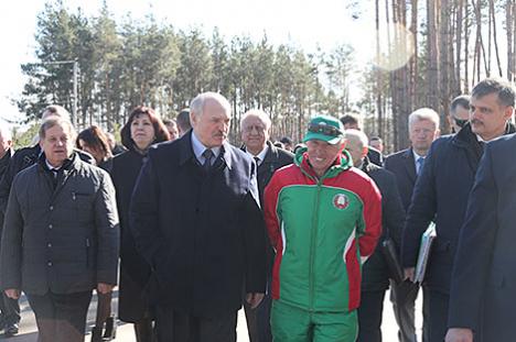 Лукашэнка агледзеў лыжаролерную трасу ў Баранавіцкім раёне