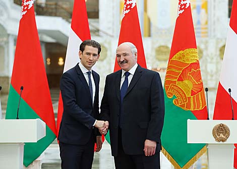Лукашэнка пра сустрэчу з Курцам: мы не проста абмяркоўвалі палітыку, перш за ўсё гаварылі пра эканоміку
