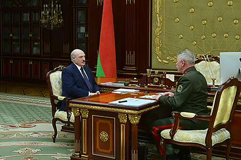 Лукашэнка: Беларусь хоча быць краінай, ад якой ідуць толькі мірныя ініцыятывы