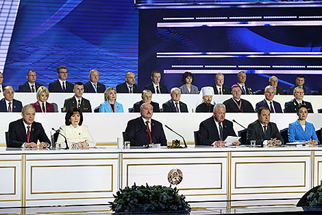 Лукашэнка: пагрозы бяспецы множацца, а міратворчая місія міжнародных структур страчваецца