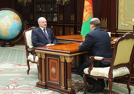 Лукашэнка паставіў перспектыўныя задачы Кіраўніцтву справамі на 2018 год
