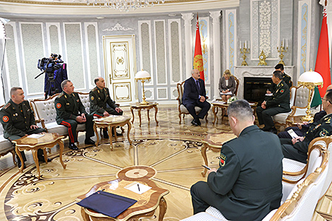 Лукашэнка: ваеннае супрацоўніцтва Беларусі з Кітаем не накіравана супраць трэціх краін