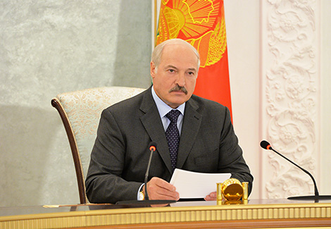 Лукашэнка даручыў завяршыць уборку збожжавых максімум да 20 жніўня