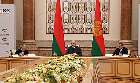 Лукашэнка агучыў канкрэтныя прапановы па забеспячэнні міру ва ўсходніх рэгіёнах Украіны