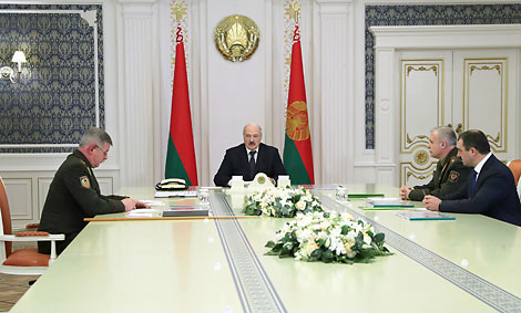 Лукашэнка: Беларусь з'яўляецца востравам бяспекі на Еўразійскім кантыненце