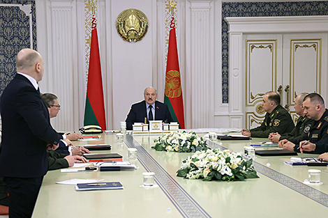 Лукашэнка заявіў аб адсутнасці для Беларусі якой-небудзь пагрозы