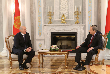 Лукашэнка: У Беларусі не маюць намеру ламаць сваю схему сацыяльнай дзяржавы
