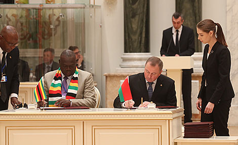 Беларусь і Зімбабвэ падпісалі пакет дакументаў аб супрацоўніцтве ў розных сферах