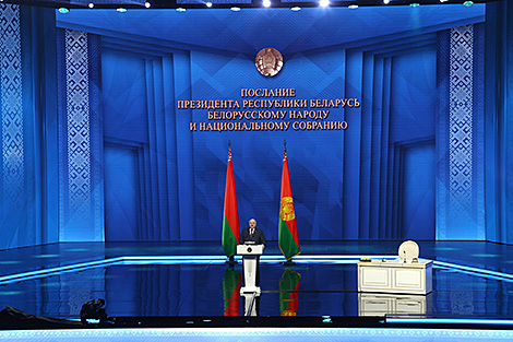 Лукашэнка выказаўся аб стварэнні партый у Беларусі: ні партыі ўлады, ні праплачаных іншаземных агентаў не будзе