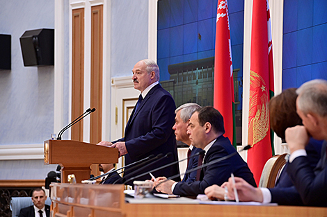 Лукашэнка выступае за ўдасканаленне выбарчага заканадаўства
