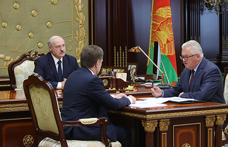 Лукашэнка: трэба вельмі актыўна пачынаць новы навучальны год