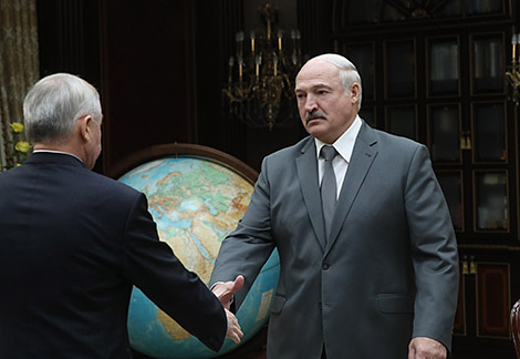 Вынікі лепшыя за мінулагоднія - Лукашэнка абмеркаваў з Шэйманам работу сістэмы Кіраўніцтва справамі
