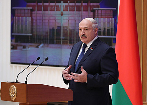 Лукашэнка пра Беларусь: мы аб'ядналі краіну, і ніхто яе нікому не здасць