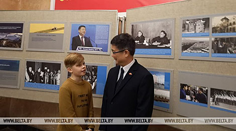 致中国开放改革40周年摄影展在友谊之家开幕了