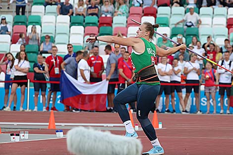 卢卡申科就在第二届欧运会赢得金牌向田径运动员塔季娅娜•霍洛多维奇致电祝贺