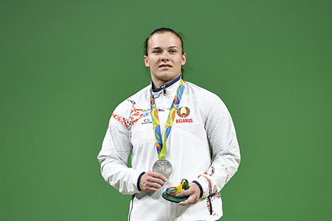 达莉娅·纳乌莫娃在欧洲举重锦标赛上获得了小型铜牌