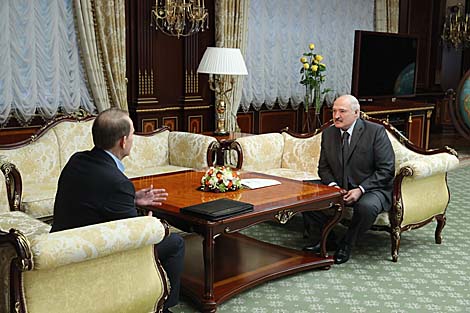卢卡申科与梅德韦丘克讨论了乌克兰事件的发展