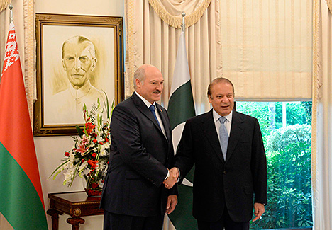 谢里夫对白俄罗斯与巴基斯坦间的关系发展的个人贡献向卢卡申科表示感谢