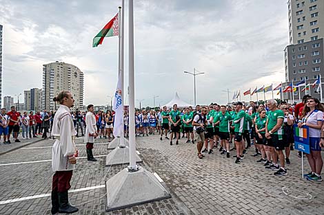 В Деревне спортсменов подняли белорусский флаг