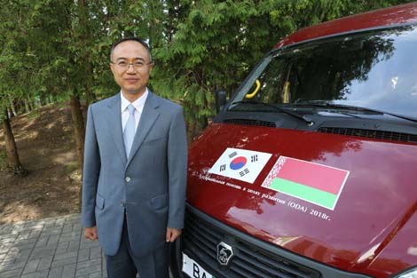 Республика Корея подарила пять микроавтобусов соцучреждениям Беларуси