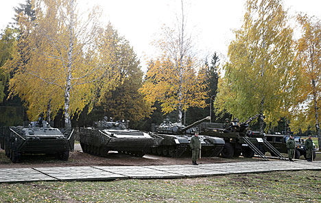 Lukashenko examines modernized weapons of 120th independent mechanized brigade