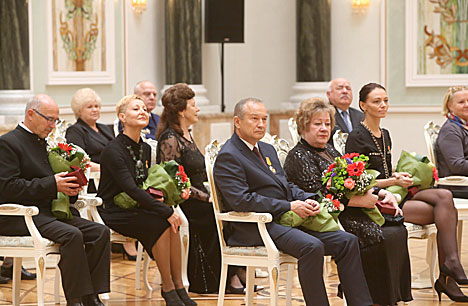Lukashenko presents awards to outstanding Belarusians