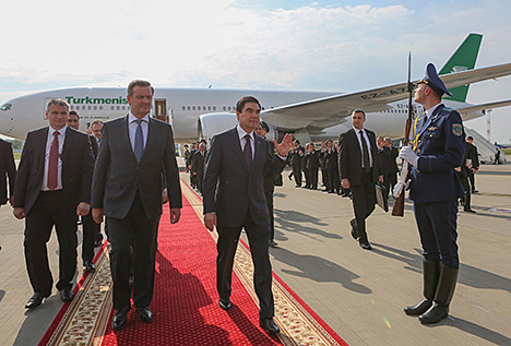 Turkmenistan President Gurbanguly Berdimuhamedov and Vice Premier of Belarus Anatoly Kalinin