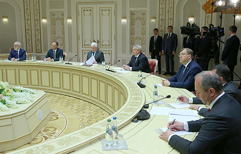 Lukashenko calls on Belarusian and Russian producers to act like partners