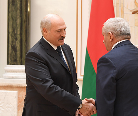 Order of Fatherland 3rd Class is conferred on Director General of OAO BelAZ – managing company of BelAZ Holding Company Piotr Parkhomchik