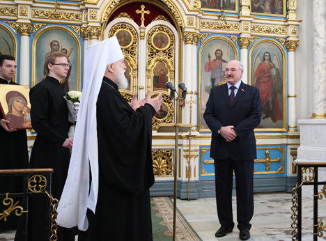 Lukashenko lights Christmas candle at Holy Spirit Cathedral in Minsk