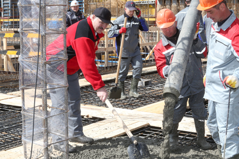Belarus president partakes in voluntary clean-up day