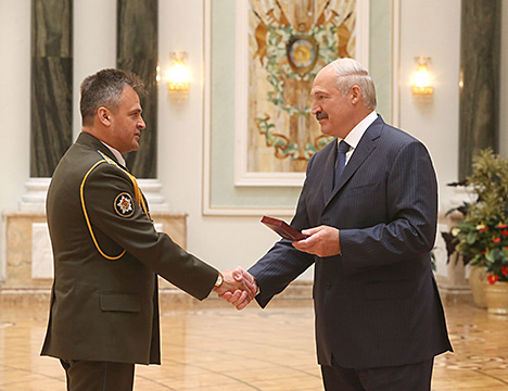 Lukashenko honors distinguished people of Belarus