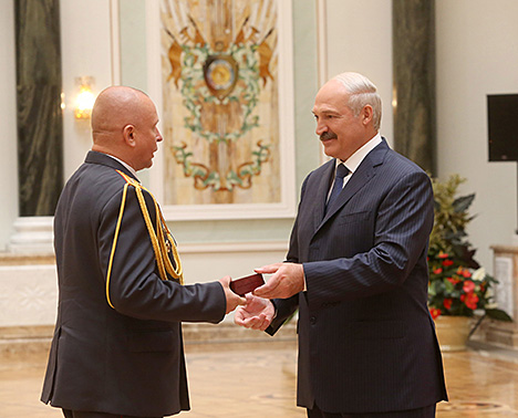 Lukashenko honors distinguished people of Belarus