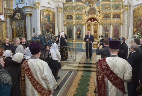 Lukashenko lights Christmas candle at Holy Spirit Cathedral in Minsk