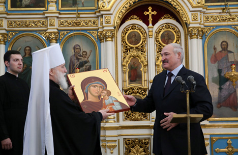 Lukashenko lights Christmas candle at Holy Spirit Cathedral in Minsk