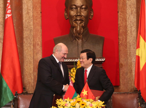 Belarus, Vietnam sign cooperation program in economy, science, culture for 2016-2018