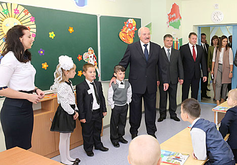 Belarus president congratulates school students on new academic year