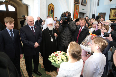 Lukashenko lights Christmas candle at Holy Spirit Cathedral in Minsk