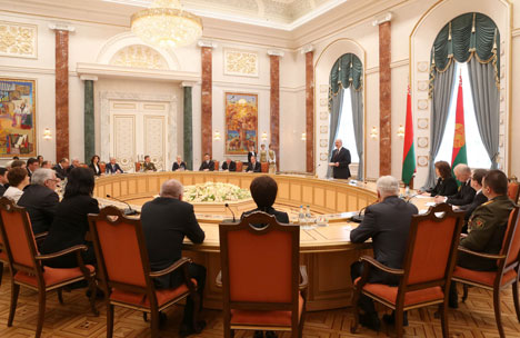 Alexander Lukashenko at the ceremony held to present certificates of doctors of science and professors