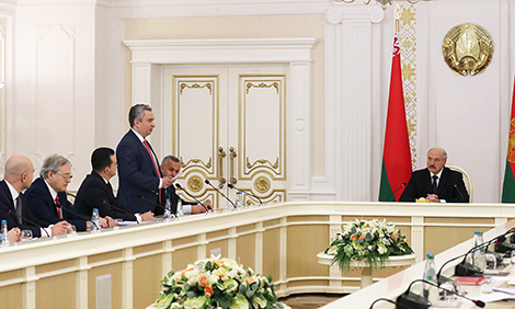 Belarus president urges to step up efforts to develop digital economy